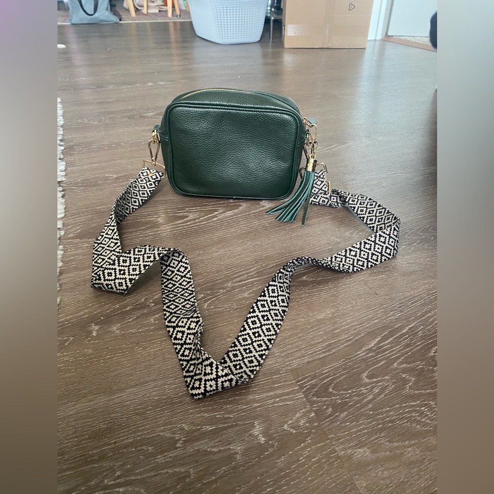 Beautiful Green Purse w/ Multiple Strap Options!